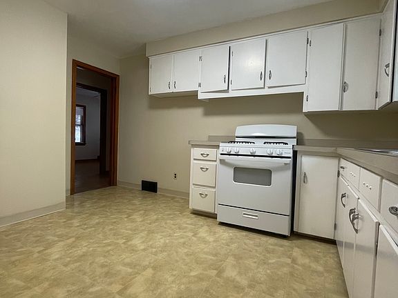 Kitchen to remaining rooms