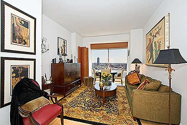 Sold by Daniel Gale Sotheby's International Realty | media 32