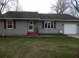 135 Pembroke Rd SW, Poplar Grove, IL 61065