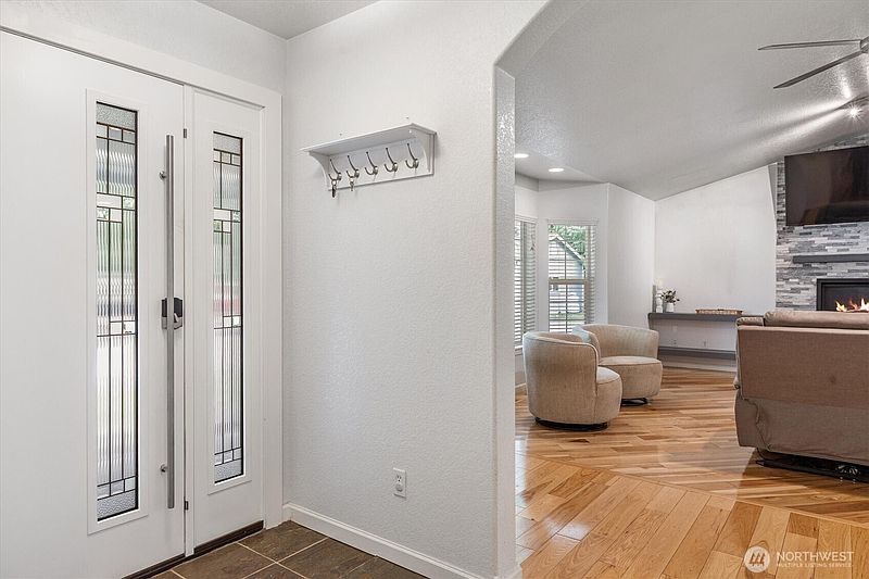4th image of 24616 94th Avenue E