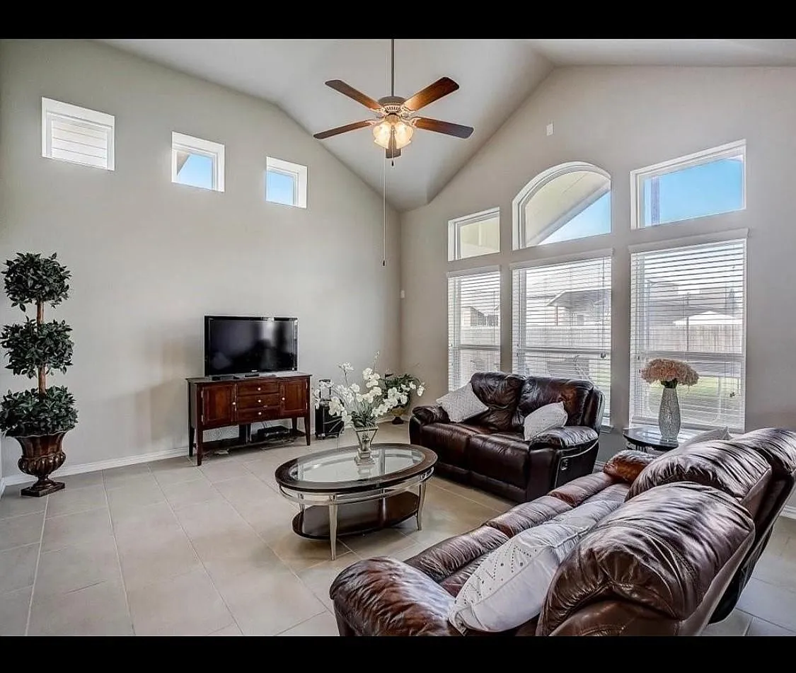 8014 Arezzo Dr — Photo 4