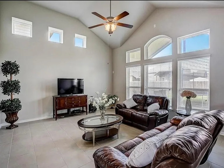 8014 Arezzo Dr — Photo 4