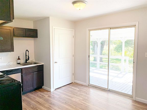 4th image of 12 Briarcliff Dr