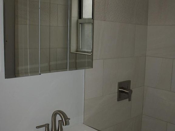 4th image of 819 Bloomfield Ave APT 9