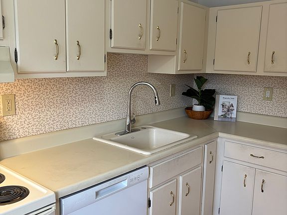 3rd image of 415 Asbury Ridge #415