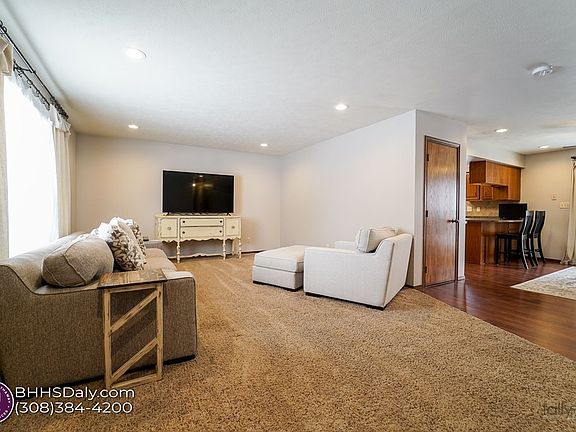 3rd image of 828 Driftwood Ct