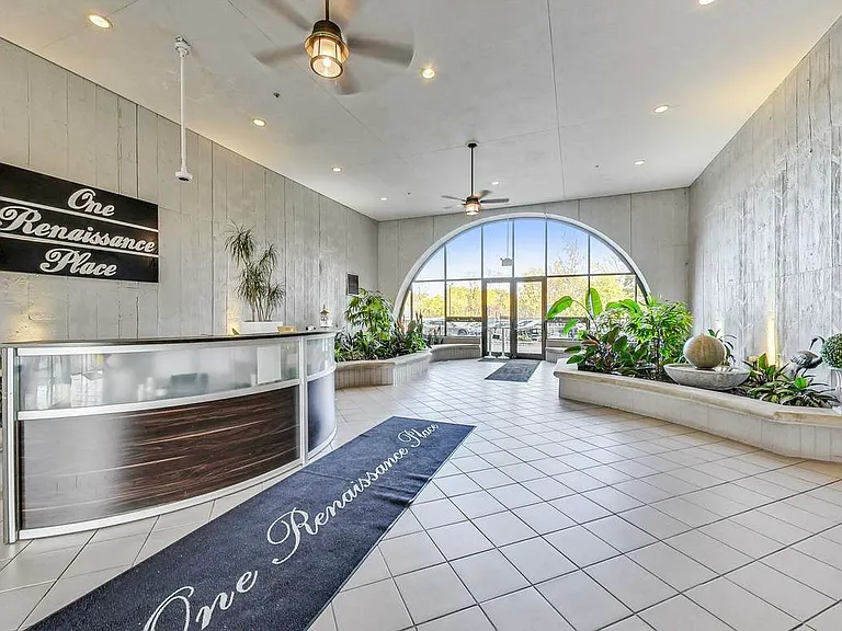 1 Renaissance Pl — Photo 3