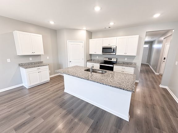 4th image of 185 Olivia Cir