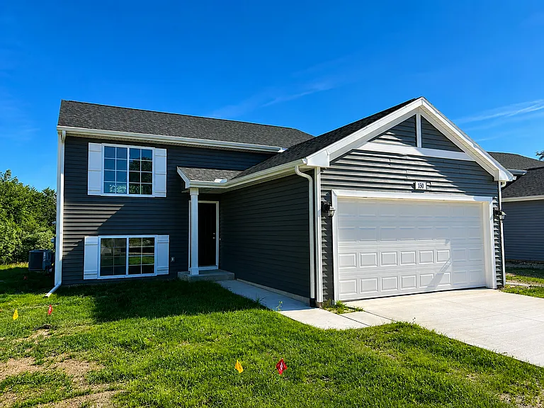 150 Mayfield Dr — Photo 2
