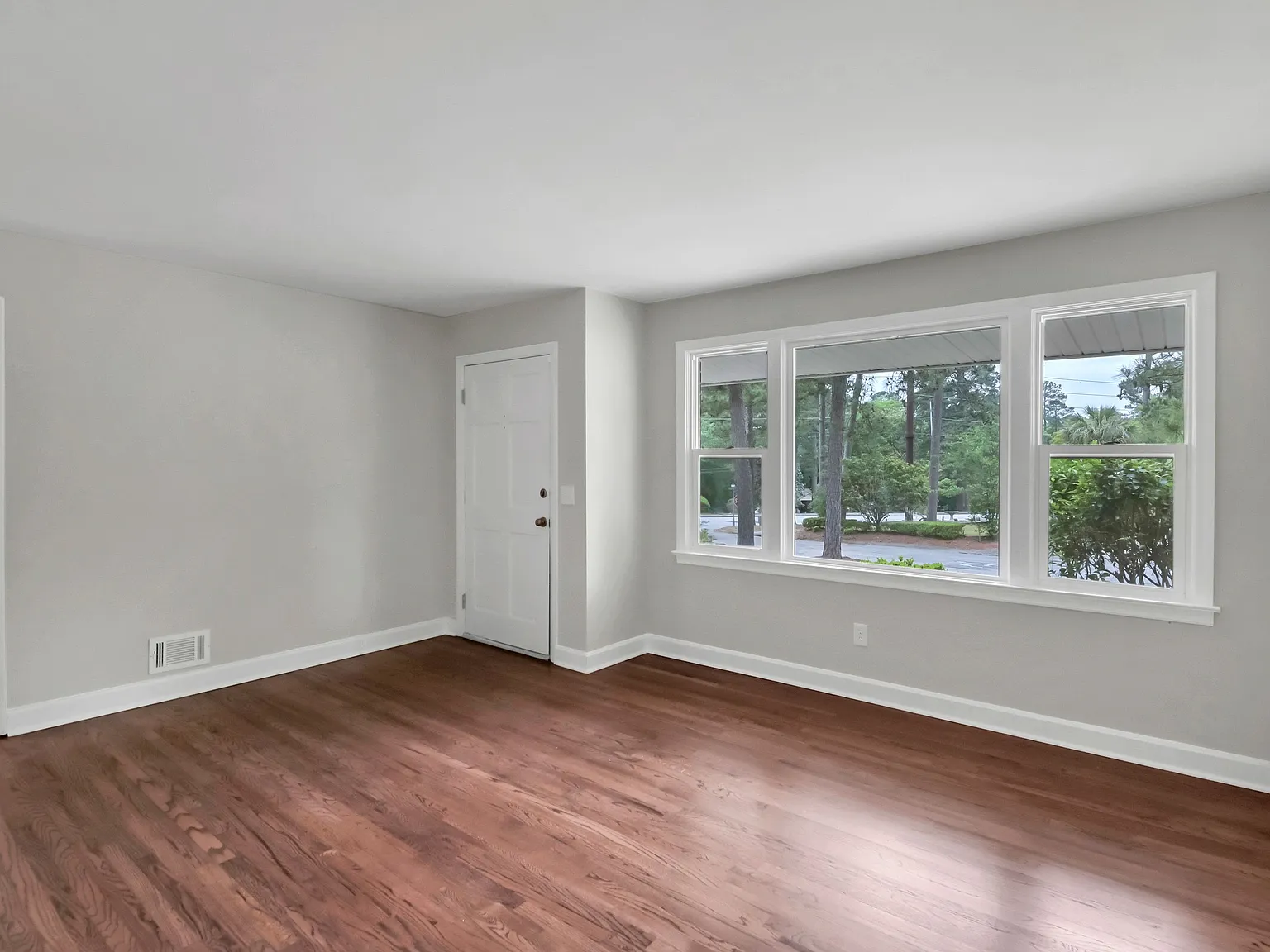 3 bed, 1.5 bath, 1214 sqft, $1,950 — Photo 4