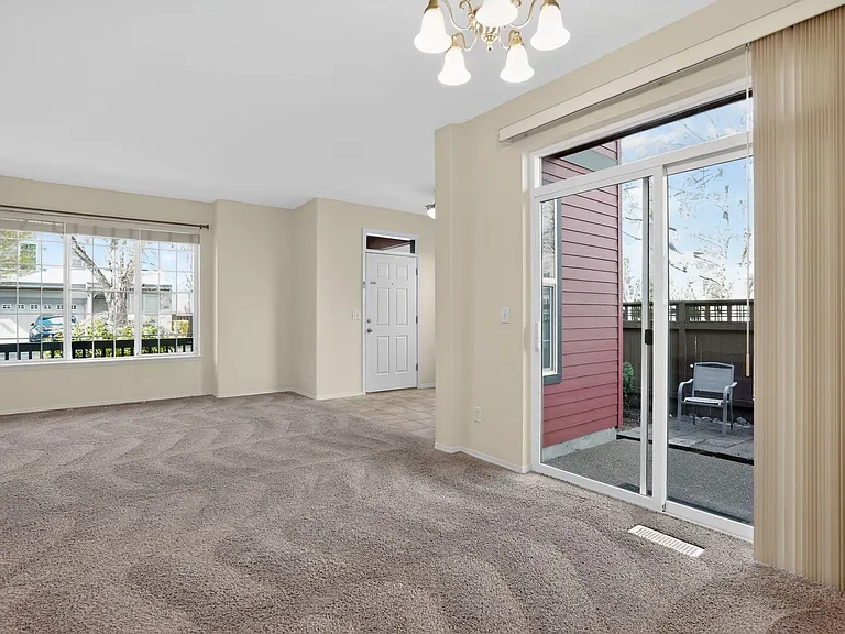 1052 SE Portlandia Ave — Photo 7