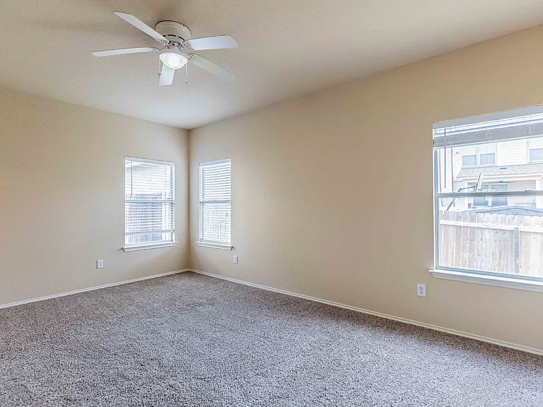 906 Ashbury Blf — Photo 18