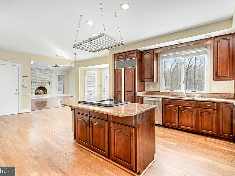 1215 Heritage Hills Dr — Photo 5
