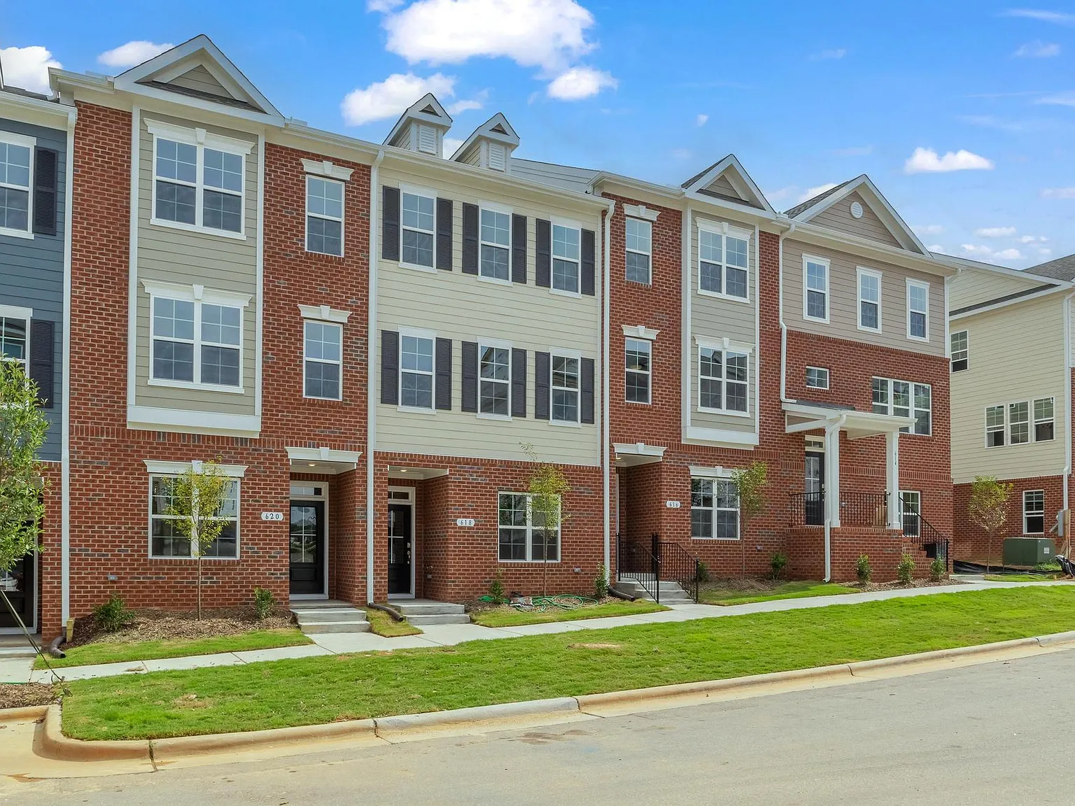 620 Gateway Crossing Ln — Photo 3