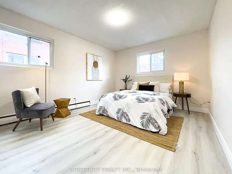 1272 Gramercy Park Pl #3 — Photo 9