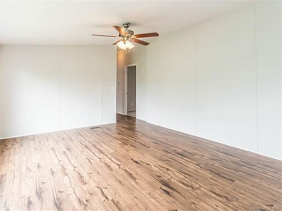 4th image of 104 Garett Ln #35