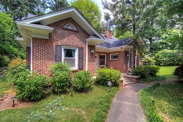 2nd image of 165 E Lake Dr SE