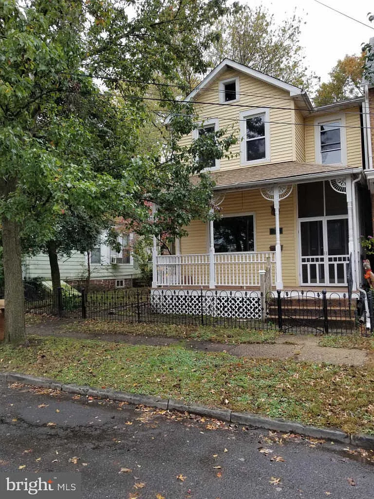 720 Hunter St photo 1