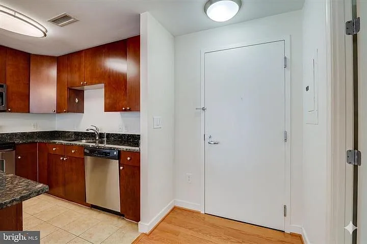 155 Potomac Psge - 155 Potomac Passage, Unit 712 — Photo 2