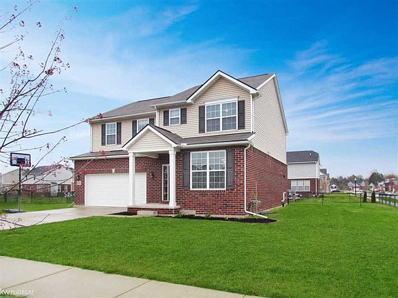 2nd image of 23501 Sunnyside Cir