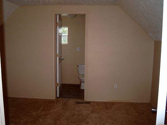 5th image of 1626 E Washington St