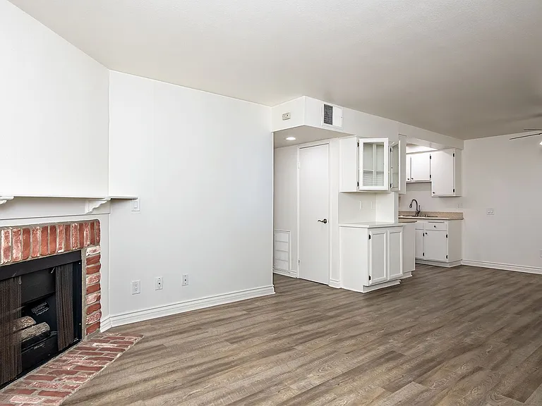 620 West Wilson — Photo 5
