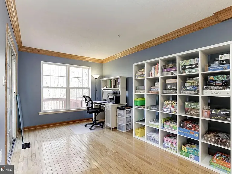 208 Goldsborough Dr — Photo 8