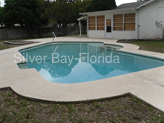 4th image of 1502 Garden Ave