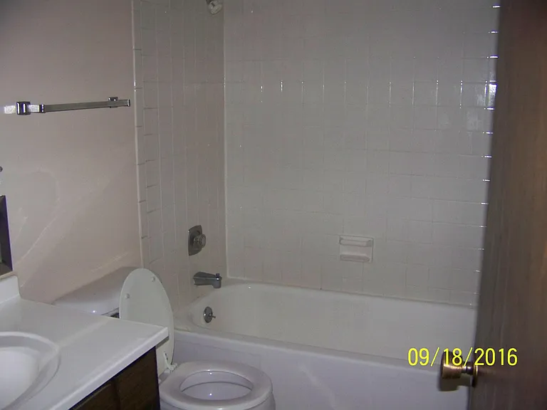 601 James St #6 — Photo 4