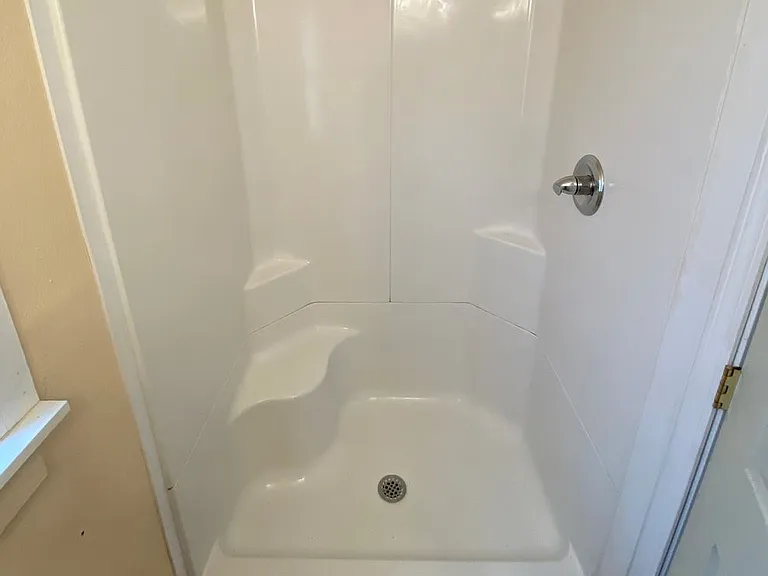 102 Thomas Ave SE — Photo 5