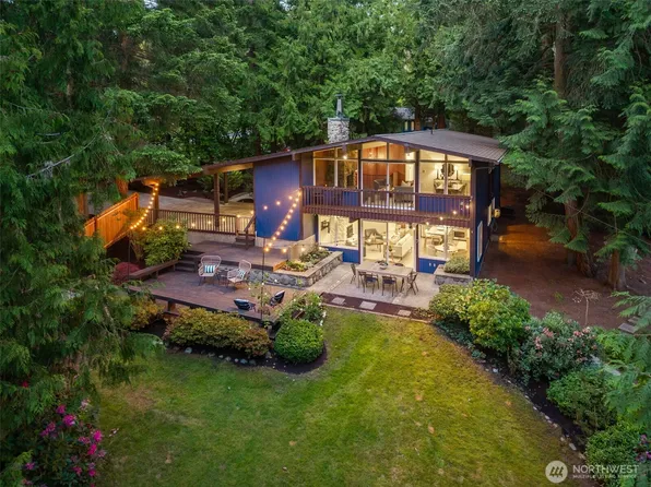 1305 Kings Place NW, Bainbridge Island, WA 98110