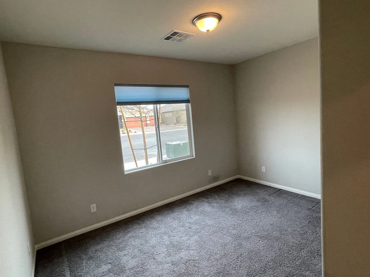 Beautiful 4 Bedroom Single Family Home ! — Photo 4