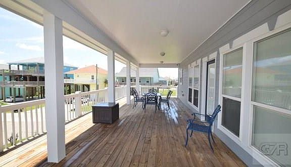 5th image of 944 S Cove Dr