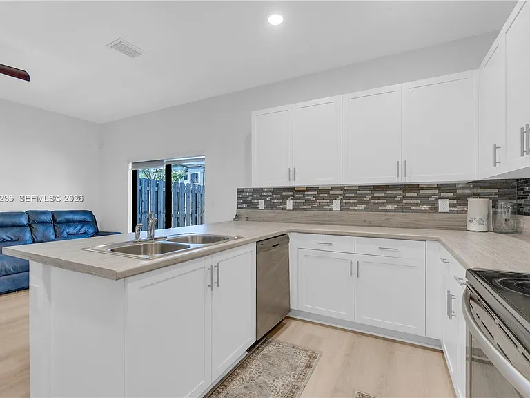 21068 NE 8th Ave — Photo 7