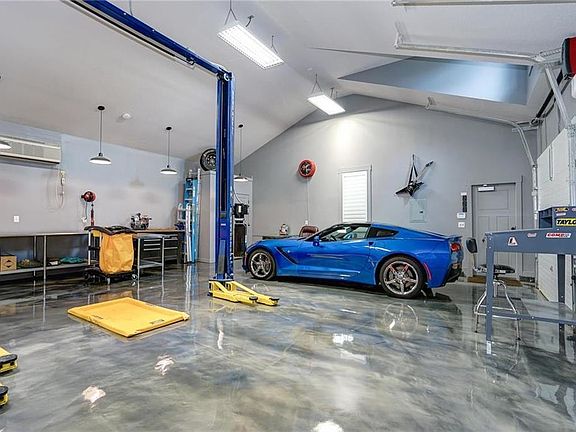 5th image of 4720 NW Canyon Cir