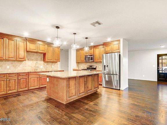 5th image of 4030 E FAIRMOUNT Avenue