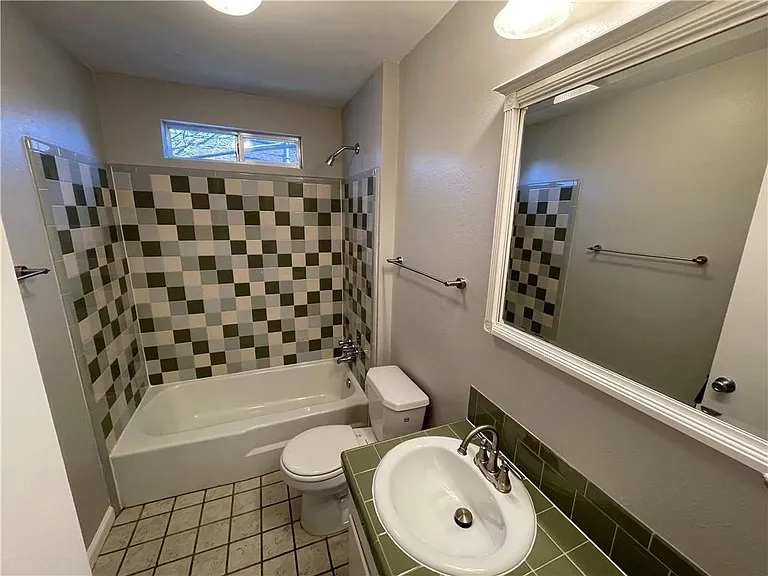 610 Franklin Blvd #A — Photo 11