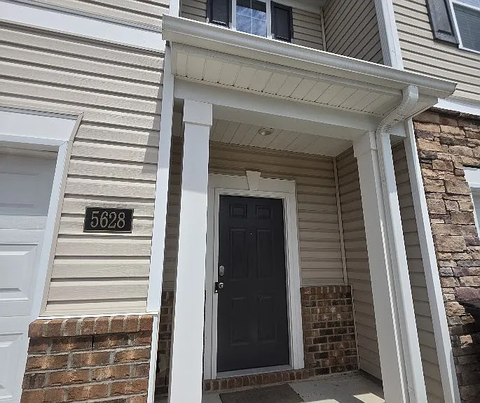 5628 Carrington Ct — Photo 3
