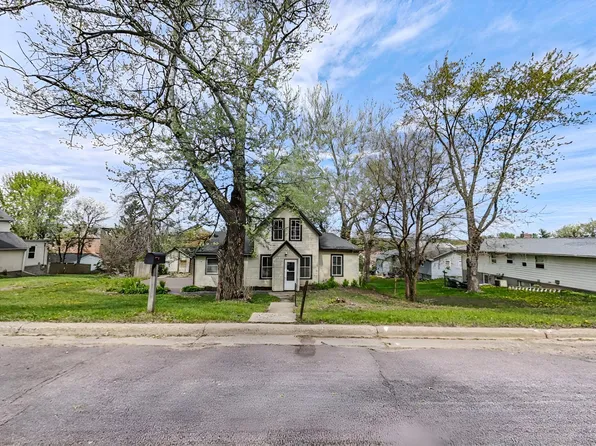 320 N 3rd St, Le Sueur, MN 56058