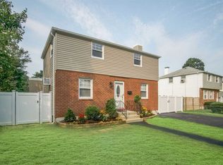 2004 Bellmore Ave, Merrick, NY 11566