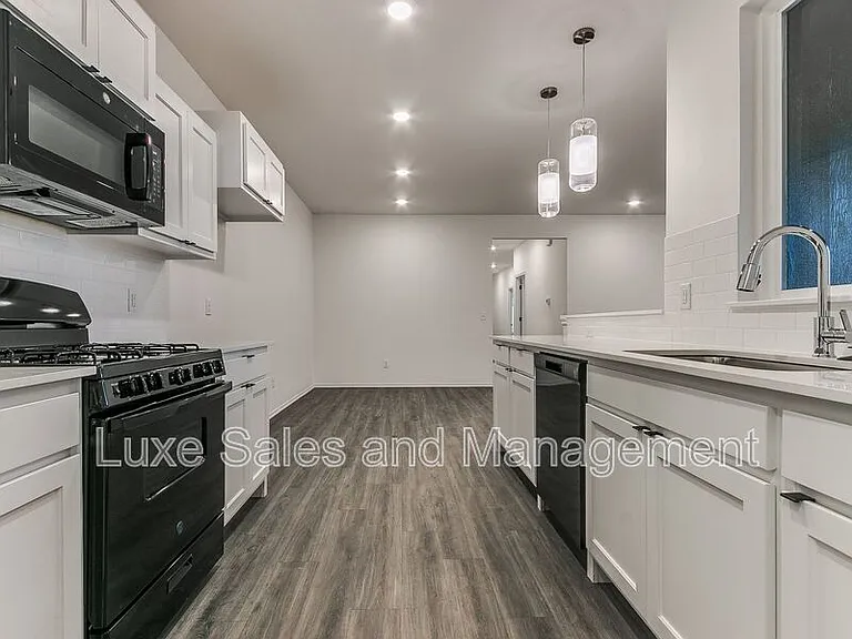 8024 NW 110th Dr — Photo 10