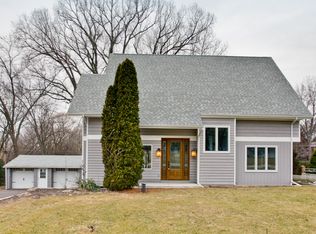 1016 Division St, Barrington, IL 60010