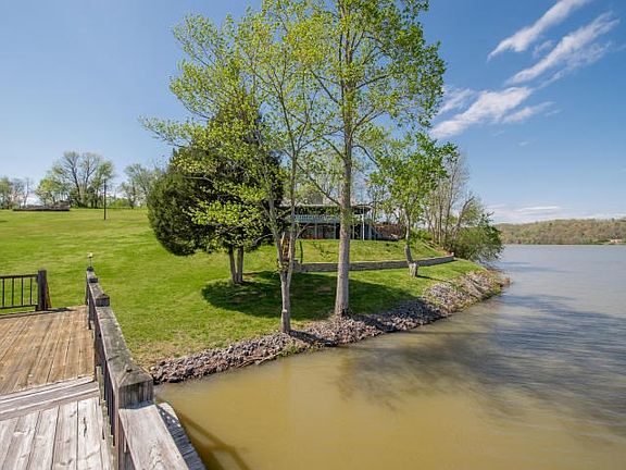 2nd image of 206 Deer Ln