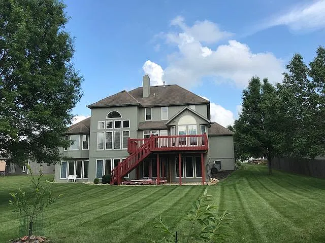Same as deck level windows show the dinner room and fire wall space in kitchen room.The window of right side on top is from bath room shared by 2nd and 3rd bed on the 2nd floor.