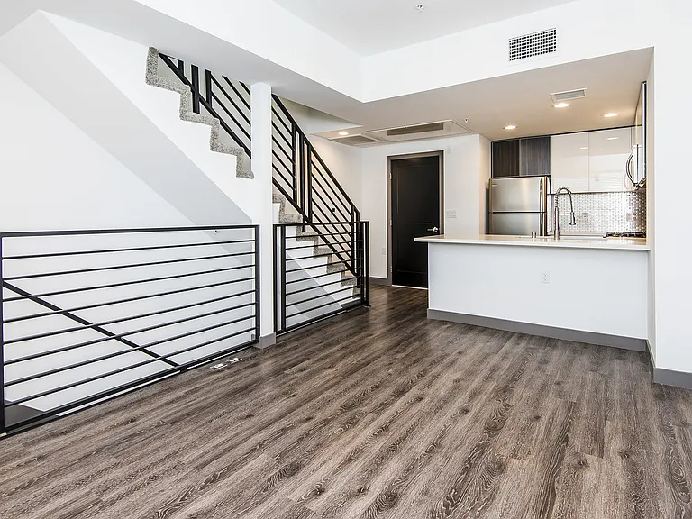 7036 La Tijera Blvd — Photo 7