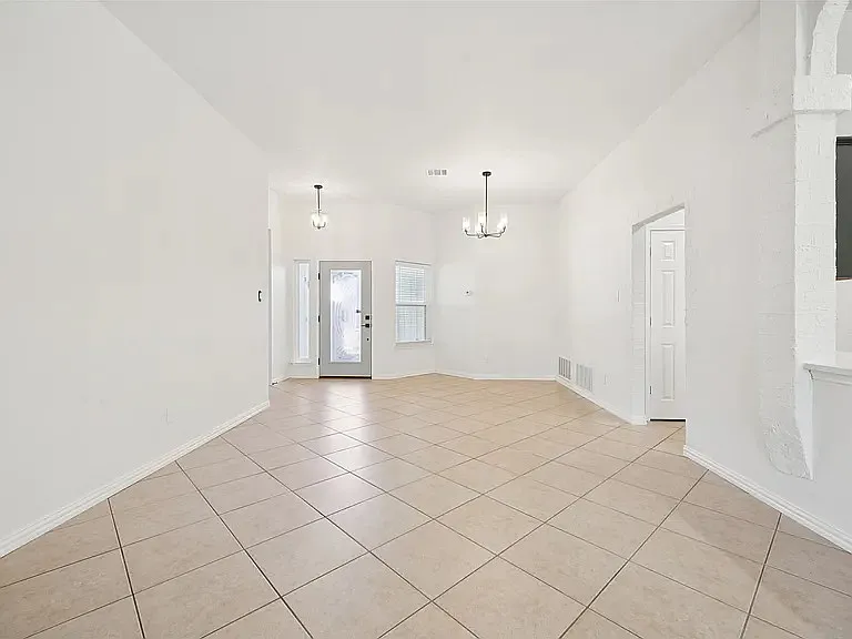 1016 Grand Central Pkwy — Photo 17