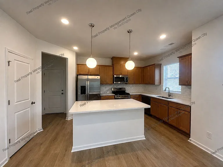 3105 Lilac Grove Dr — Photo 2