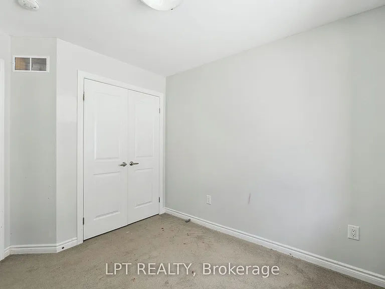 217 Louise St — Photo 19