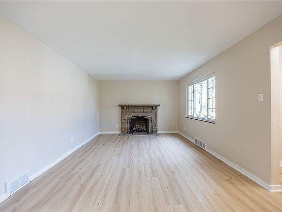 4th image of 415 Charlotte Dr