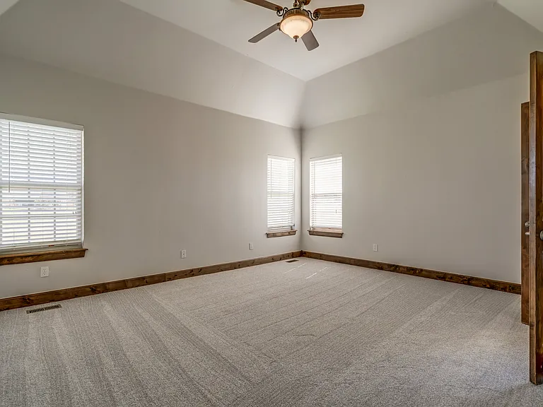 22525 Lindy Ter — Photo 46